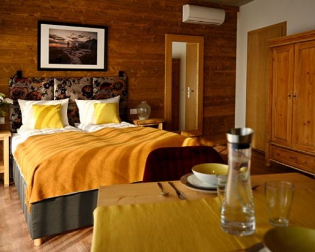 Studio Stołowy Głaz