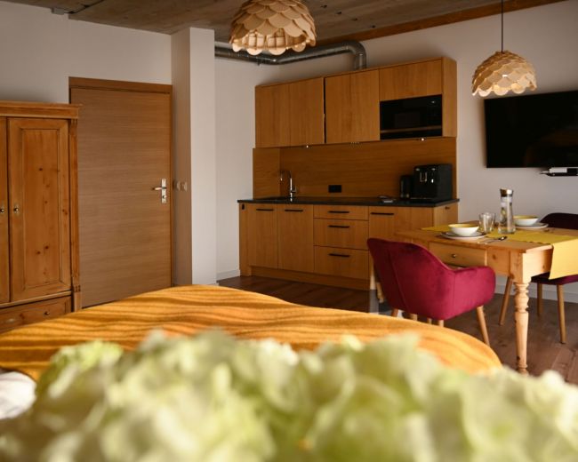 Studio Stołowy Głaz