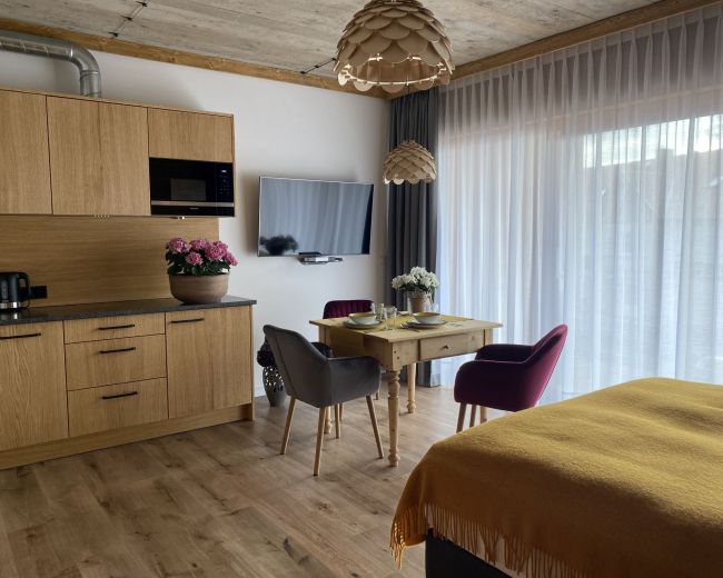 Studio Stołowy Głaz